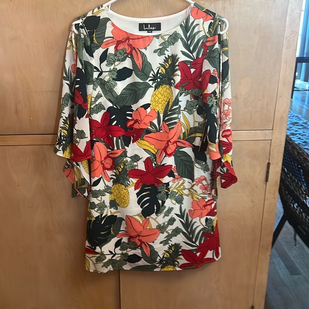 Lulus hawaiann dress.